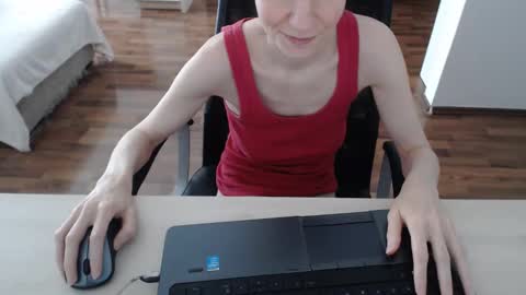 lunavibe_ online show from June 3, 2:33 pm
