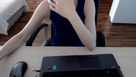 lunavibe_ online show from June 14, 12:18 pm