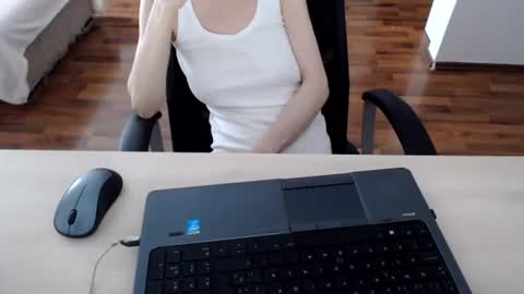 lunavibe_ online show from July 24, 11:41 am