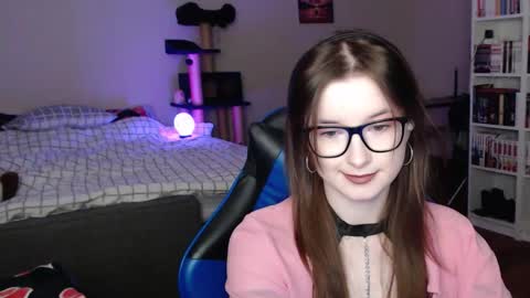 LunaXcherry online show from March 30, 6:20 pm