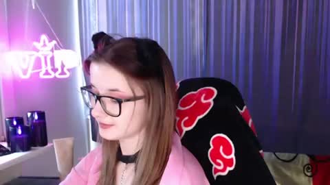 Snapshot of lunaxcherry chatting on June 22, 5:32 pm LunaXcherry online show from June 22, 5:32 pm