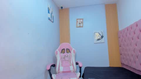 lunay_bigcock420 online show from December 4, 8:45 am