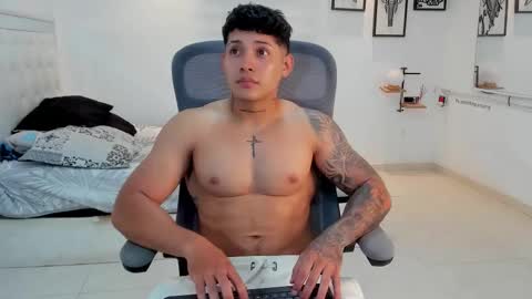 Snapshot of lunay_xtreemboy chatting on February 23, 11:13 pm Lunay online show from February 23, 11:13 pm