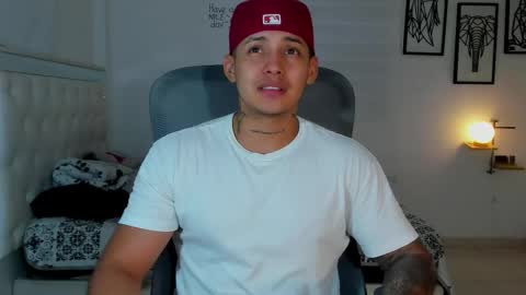 Snapshot of lunay_xtreemboy chatting on February 28, 1:06 am Lunay online show from February 28, 1:06 am