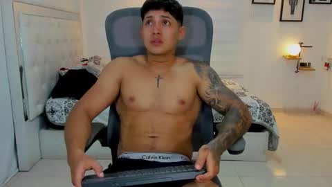 Snapshot of lunay_xtreemboy chatting on March 2, 10:49 pm Lunay online show from March 2, 10:49 pm