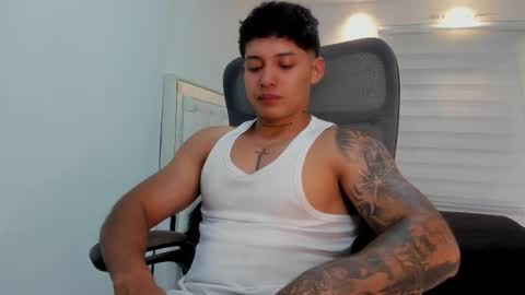 Snapshot of lunay_xtreemboy chatting on March 19, 2:37 am Lunay online show from March 19, 2:37 am