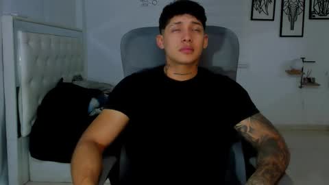 Snapshot of lunay_xtreemboy chatting on March 25, 1:22 am Lunay online show from March 25, 1:22 am
