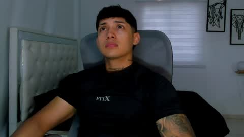 Snapshot of lunay_xtreemboy chatting on April 11, 7:51 pm Lunay online show from April 11, 7:51 pm