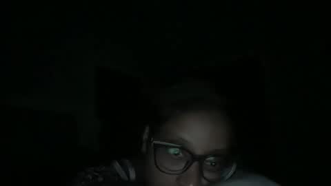 lunchboxgirl online show from April 19, 2:11 am