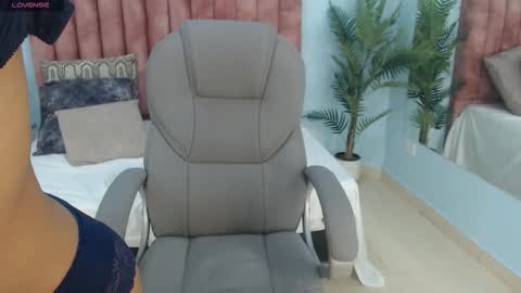 Luni Love online show from March 5, 8:27 pm