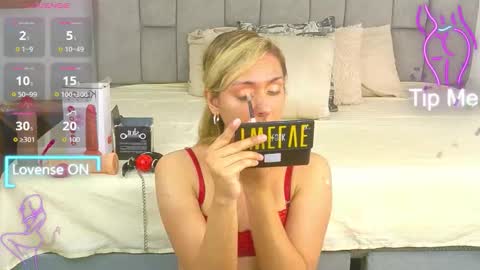 lunitadiva online show from November 6, 2:40 pm