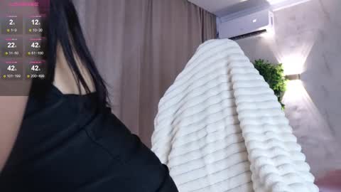 lunna_fae online show from September 11, 11:10 am