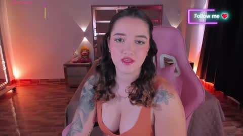 LUNA ROSE online show from May 14, 2:46 pm