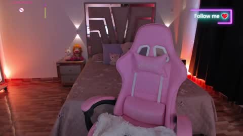 LUNA ROSE online show from May 16, 5:01 pm