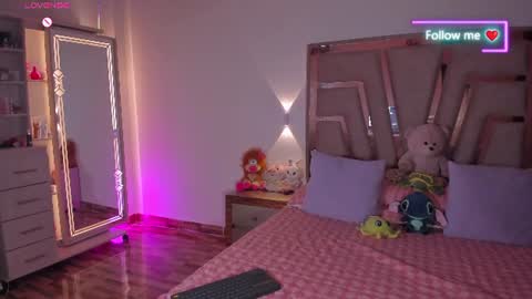 LUNA ROSE online show from June 20, 1:52 am