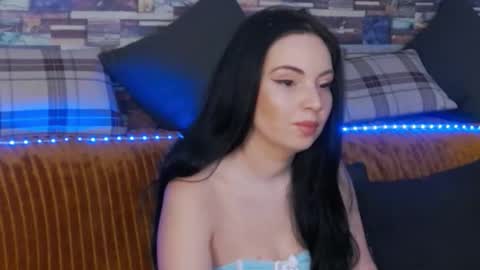 LunnaGray online show from December 15, 6:17 am