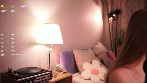 Snapshot of lureofeva chatting on November 28, 3:04 pm Eva online show from November 28, 3:04 pm