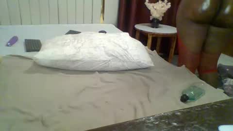 luscious online show from November 29, 7:00 am