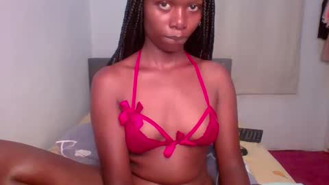 Snapshot of luscious_cuvy chatting on April 12, 2:38 am luscious online show from April 12, 2:38 am