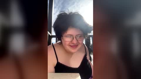 Snapshot of lusciouslayla38 chatting on February 19, 9:22 pm Luscious Layla online show from February 19, 9:22 pm