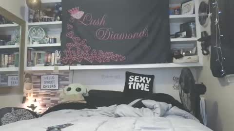 Snapshot of lushdiamonds chatting on February 13, 2:23 am Lush Diamonds online show from February 13, 2:23 am