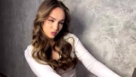 Mira online show from October 19, 9:37 pm