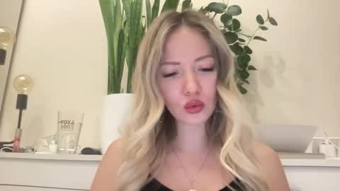 lusiluv online show from February 27, 7:25 pm