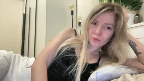 lusiluv online show from April 14, 9:10 pm