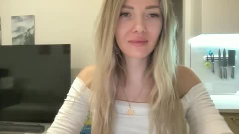 lusiluv online show from April 24, 8:33 pm