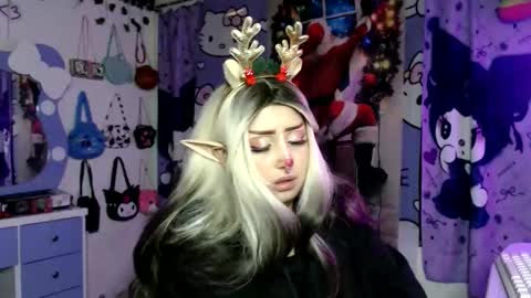 Snapshot of lussyevans_ chatting on December 19, 7:04 am lussyevans_ online show from December 19, 7:04 am