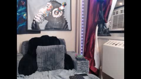 Snapshot of lust_j chatting on February 16, 3:24 am LUST online show from February 16, 3:24 am