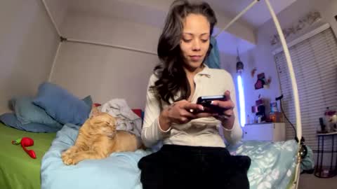 LOLA online show from May 6, 6:41 am