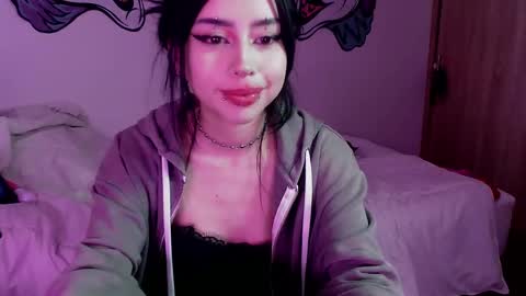 Snapshot of lustful_aprilx chatting on December 6, 12:56 am Valerie April online show from December 6, 12:56 am