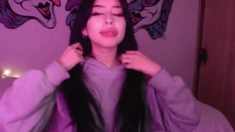 Snapshot of lustful_aprilx chatting on December 27, 7:40 am Valerie April online show from December 27, 7:40 am