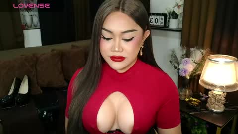 Snapshot of lustful_sasha chatting on June 3, 11:32 pm Sasha online show from June 3, 11:32 pm