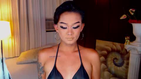 Snapshot of lustfulltrans chatting on April 17, 3:31 am AdriannaFowks online show from April 17, 3:31 am