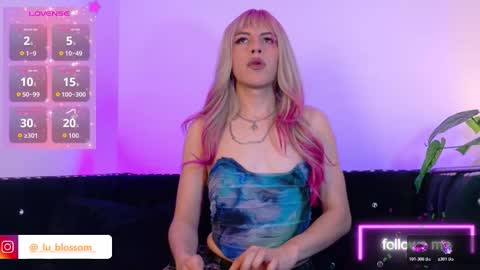 Snapshot of luu_blossom__ chatting on January 6, 6:44 pm Lu Blossom online show from January 6, 6:44 pm