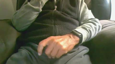 Snapshot of luv269er chatting on December 2, 6:09 am luv269er online show from December 2, 6:09 am