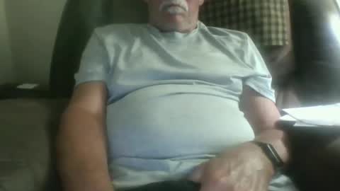 Snapshot of luv269er chatting on November 9, 4:33 am luv269er online show from November 9, 4:33 am