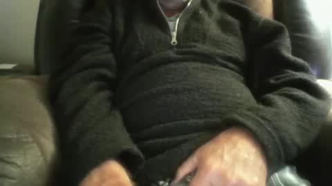 Snapshot of luv269er chatting on December 14, 5:35 am luv269er online show from December 14, 5:35 am