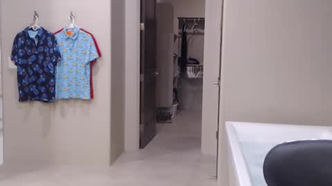 luv_missle online show from March 11, 5:05 am