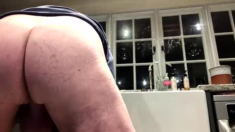 Snapshot of luvcamgirlz chatting on February 6, 6:08 am luvcamgirlz online show from February 6, 6:08 am