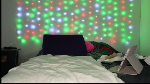 Snapshot of luvely_gurl chatting on December 21, 6:19 am Shauna online show from December 21, 6:19 am