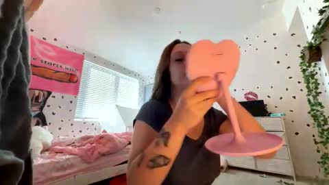 Snapshot of luvkendal chatting on October 20, 3:23 pm luvkendal online show from October 20, 3:23 pm