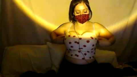 luvluci420 online show from June 20, 8:11 pm