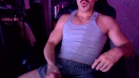 luvrboy77 online show from August 1, 5:40 am