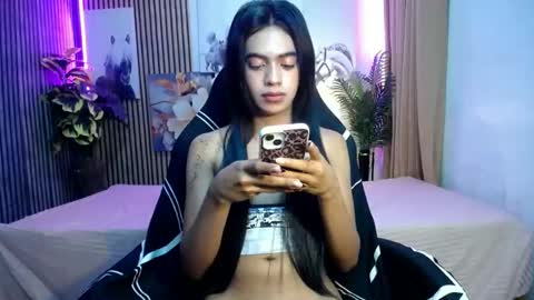 luvrr_trixie online show from February 3, 1:48 am