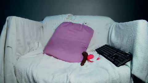 Snapshot of luvu4everxxx chatting on July 20, 2:37 am Bee Bee online show from July 20, 2:37 am
