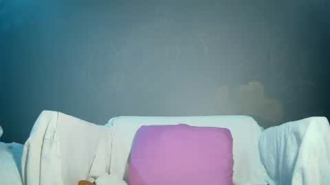 Snapshot of luvu4everxxx chatting on July 27, 5:03 am Bee Bee online show from July 27, 5:03 am