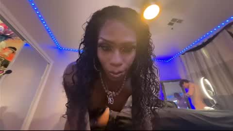 luvvlee online show from September 15, 11:49 pm